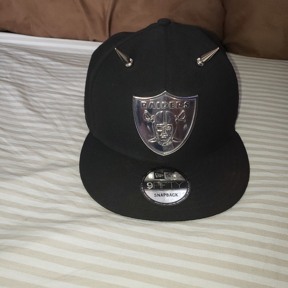 Authentic New Era Silver Emblem Raider Snapback